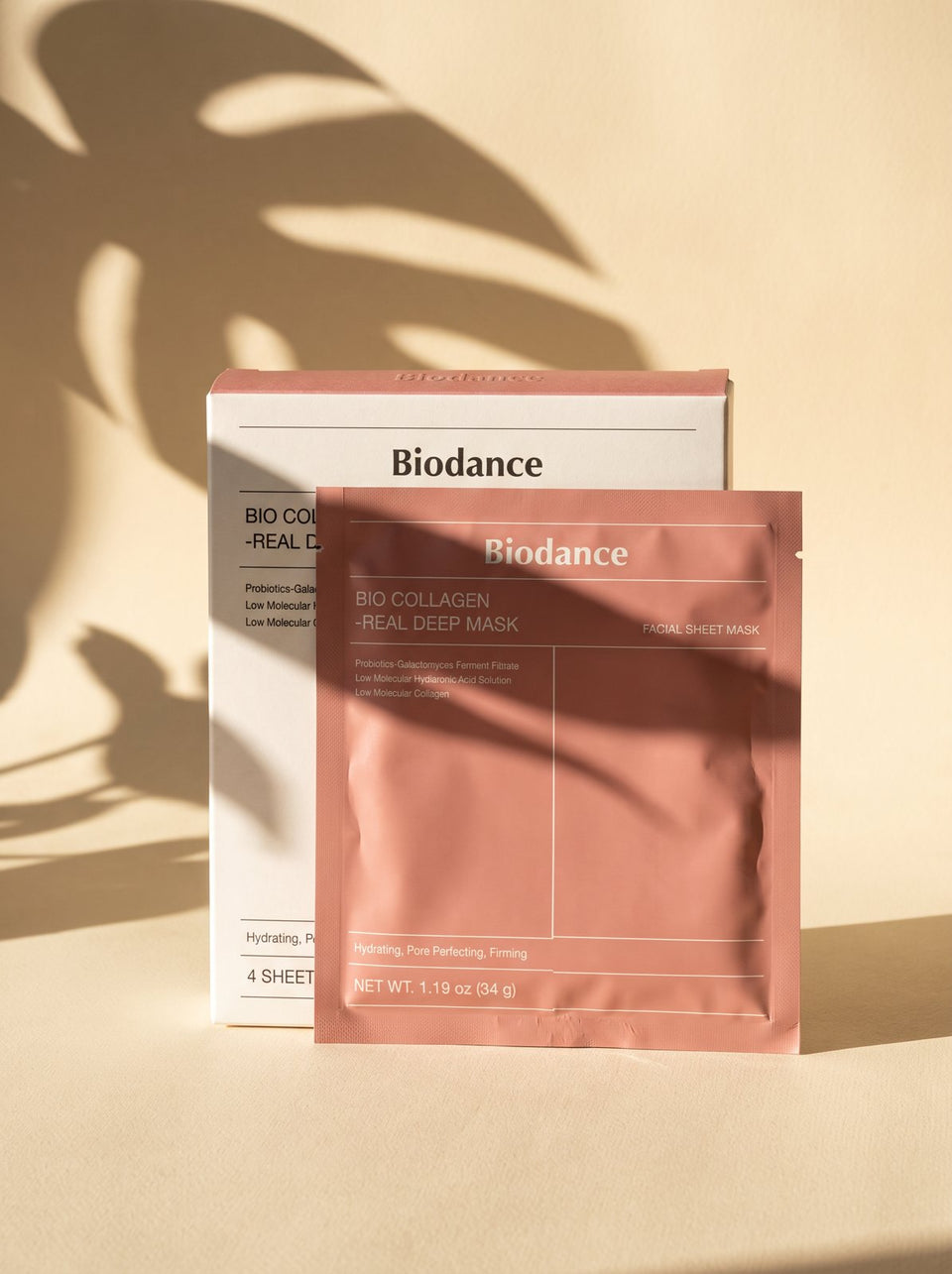 Caja y sobre de la mascarilla de hidrogel Biodance con sombras de hojas
